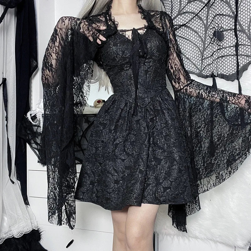 Vintage Gothic Lace T-shirt – Cropped Top
