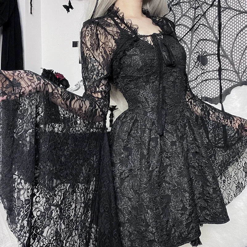 Vintage Gothic Lace T-shirt – Cropped Top
