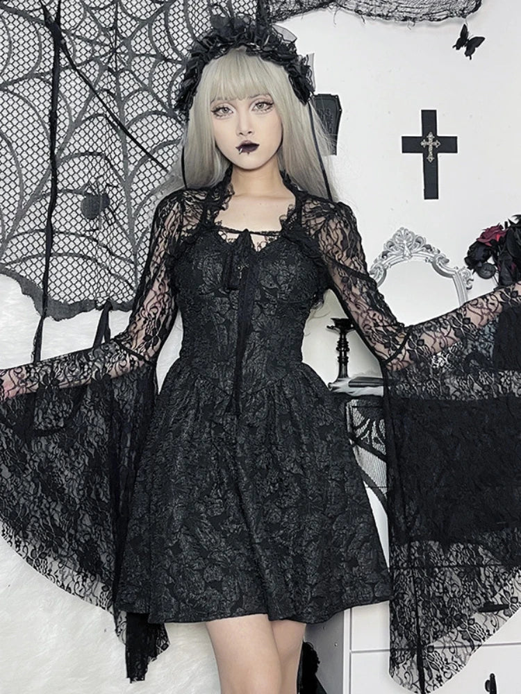 Vintage Gothic Lace T-shirt – Cropped Top