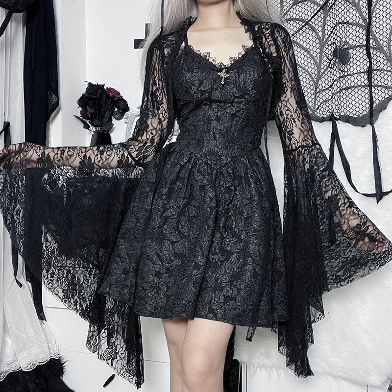 Vintage Gothic Lace T-shirt – Cropped Top