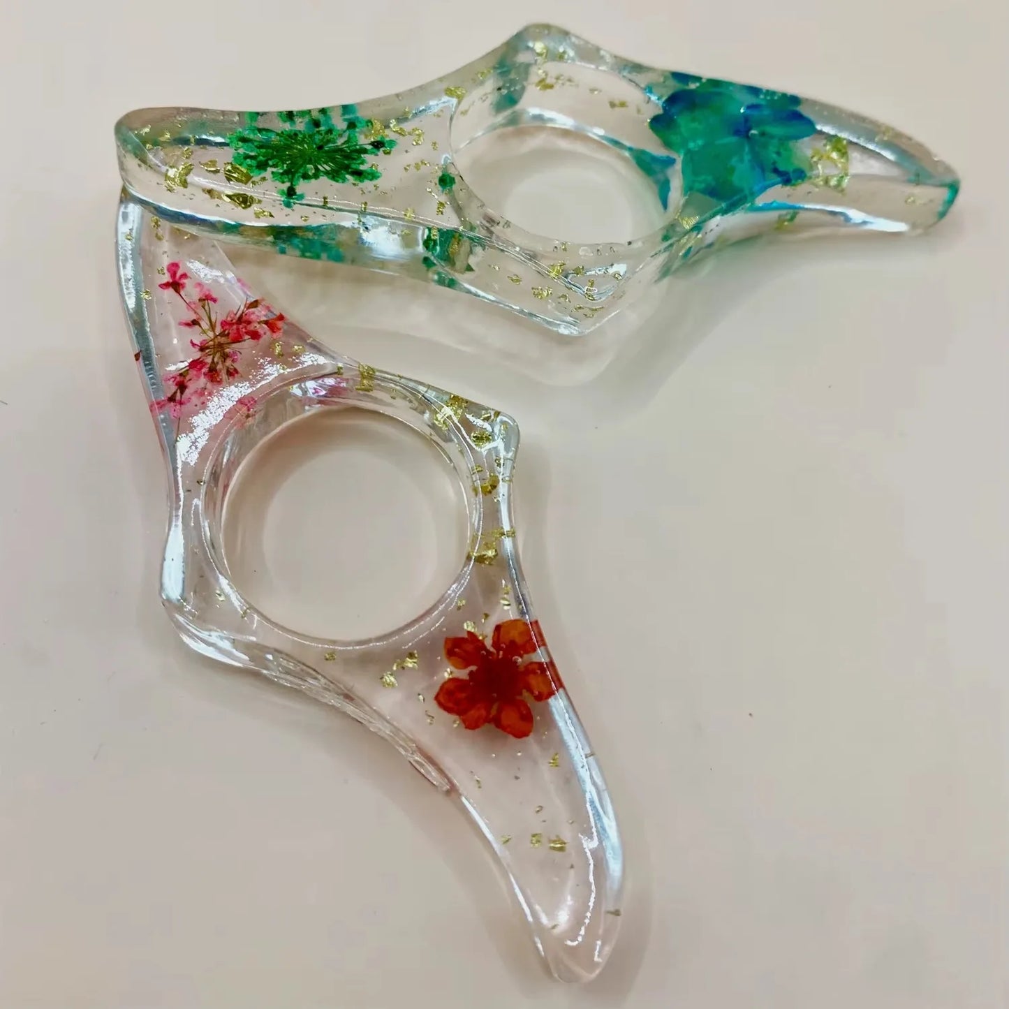 📖“Resin Thumb Page Holder – Book Stand & Bookmark”📖