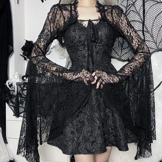 Vintage Gothic Lace T-shirt – Cropped Top